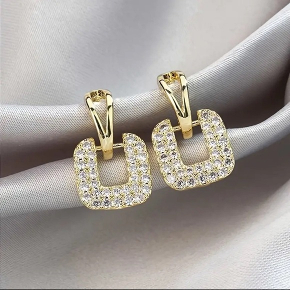 Nwt! Unique Hollow Square Design Stud Earrings Alloy Jewelry Embellished.